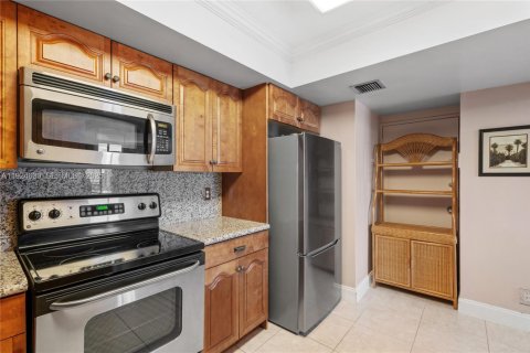 Copropriété à vendre à Hallandale Beach, Floride: 2 chambres, 130.06 m2 № 2061548 - photo 15
