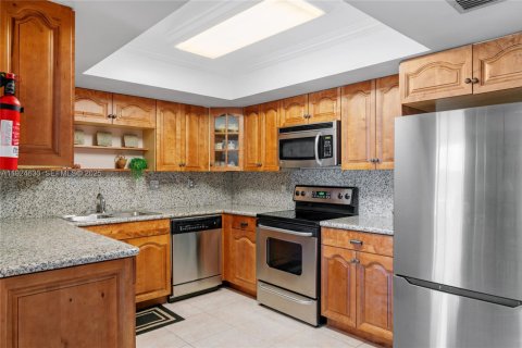 Copropriété à vendre à Hallandale Beach, Floride: 2 chambres, 130.06 m2 № 2061548 - photo 10