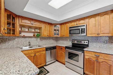 Copropriété à vendre à Hallandale Beach, Floride: 2 chambres, 130.06 m2 № 2061548 - photo 12