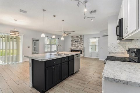 Villa ou maison à louer à Riverview, Floride: 4 chambres, 188.22 m2 № 1902368 - photo 12