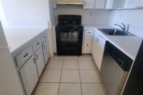 Condo in Sunrise, Florida, 2 bedrooms  № 2043076 - photo 3