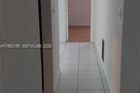 Condo in Sunrise, Florida, 2 bedrooms  № 2043076 - photo 4
