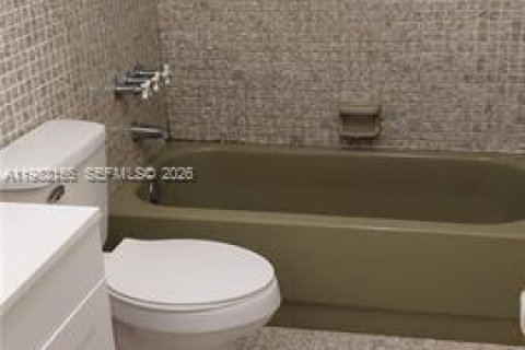 Condo in Sunrise, Florida, 2 bedrooms  № 2043076 - photo 6