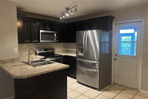 Adosado en alquiler en Brandon, Florida, 2 dormitorios, 96.62 m2 № 1915071 - foto 3