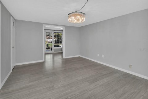House in DeLand, Florida 4 bedrooms, 211.35 sq.m. № 2226654 - photo 6