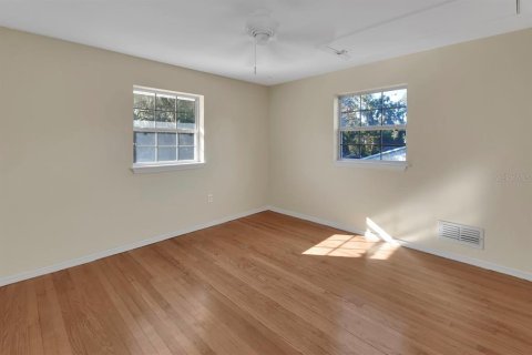 House in DeLand, Florida 4 bedrooms, 211.35 sq.m. № 2226654 - photo 22