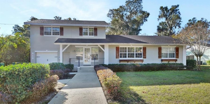 House in DeLand, Florida 4 bedrooms, 211.35 sq.m. № 2226654