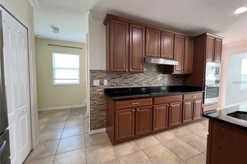 House in Kissimmee, Florida 4 bedrooms, 249.35 sq.m. № 1721240 - photo 13