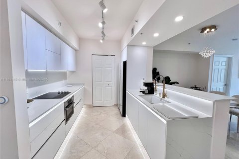 Condominio en venta en Hallandale Beach, Florida, 2 dormitorios, 100.43 m2 № 1891351 - foto 3