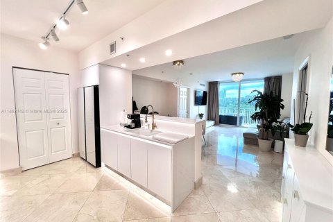 Condominio en venta en Hallandale Beach, Florida, 2 dormitorios, 100.43 m2 № 1891351 - foto 5
