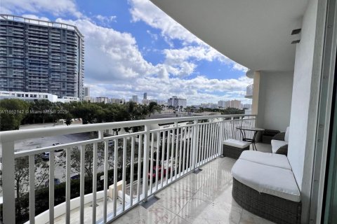 Condominio en venta en Hallandale Beach, Florida, 2 dormitorios, 100.43 m2 № 1891351 - foto 18