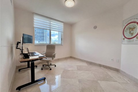 Condominio en venta en Hallandale Beach, Florida, 2 dormitorios, 100.43 m2 № 1891351 - foto 21
