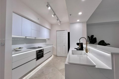 Condominio en venta en Hallandale Beach, Florida, 2 dormitorios, 100.43 m2 № 1891351 - foto 4