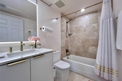 Condominio en venta en Hallandale Beach, Florida, 2 dormitorios, 100.43 m2 № 1891351 - foto 25