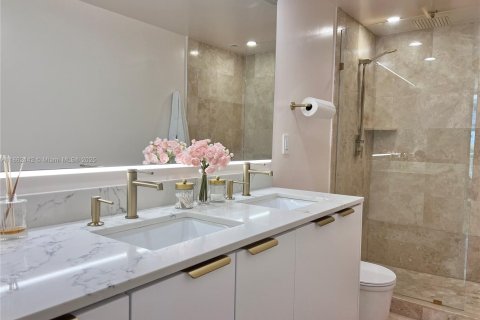 Condominio en venta en Hallandale Beach, Florida, 2 dormitorios, 100.43 m2 № 1891351 - foto 16