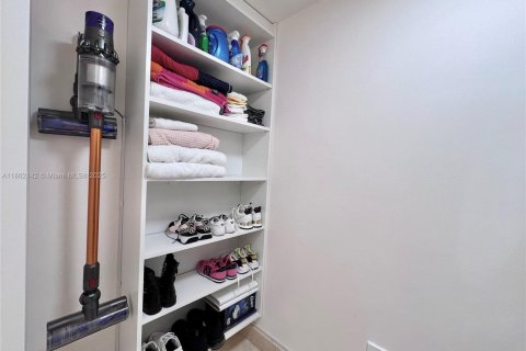 Condominio en venta en Hallandale Beach, Florida, 2 dormitorios, 100.43 m2 № 1891351 - foto 12