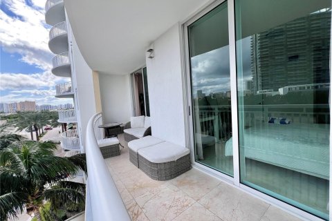 Condominio en venta en Hallandale Beach, Florida, 2 dormitorios, 100.43 m2 № 1891351 - foto 19