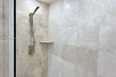 Condominio en venta en Hallandale Beach, Florida, 2 dormitorios, 100.43 m2 № 1891351 - foto 17