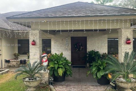 Купить виллу или дом в Хомстед, Флорида 4 спальни, 191.66м2, № 2051052 - фото 2