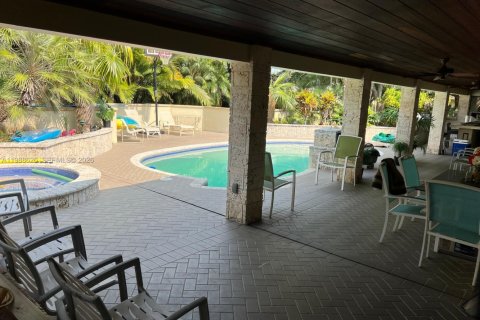 Купить виллу или дом в Хомстед, Флорида 4 спальни, 191.66м2, № 2051052 - фото 13