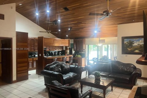 Купить виллу или дом в Хомстед, Флорида 4 спальни, 191.66м2, № 2051052 - фото 5