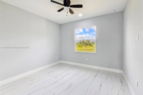 House in Lehigh Acres, Florida 3 bedrooms, 139.17 sq.m. № 1860914 - photo 15