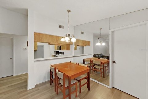 Condo in Tampa, Florida, 2 bedrooms  № 1812603 - photo 11