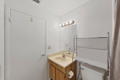 Condo in Tampa, Florida, 2 bedrooms  № 1812603 - photo 19