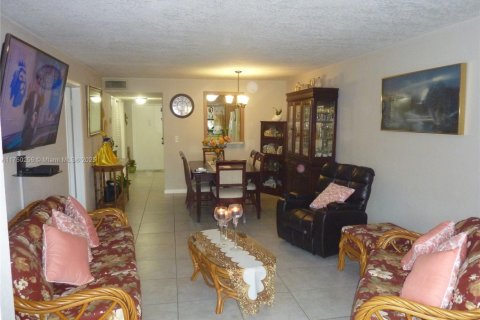 Condominio en venta en Sunrise, Florida, 1 dormitorio, 79.9 m2 № 1936787 - foto 9