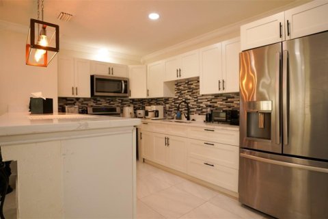 House in Tampa, Florida 4 bedrooms, 125.42 sq.m. № 1831256 - photo 10