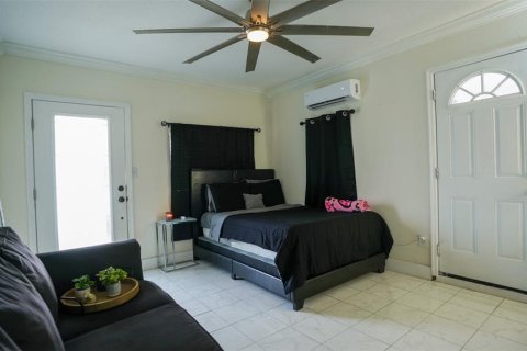 House in Tampa, Florida 4 bedrooms, 125.42 sq.m. № 1831256 - photo 29
