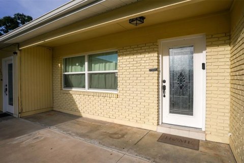 House in Tampa, Florida 4 bedrooms, 125.42 sq.m. № 1831256 - photo 5