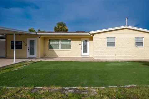 House in Tampa, Florida 4 bedrooms, 125.42 sq.m. № 1831256 - photo 2