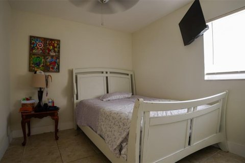 House in Tampa, Florida 4 bedrooms, 125.42 sq.m. № 1831256 - photo 24