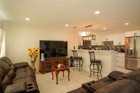 House in Tampa, Florida 4 bedrooms, 125.42 sq.m. № 1831256 - photo 6