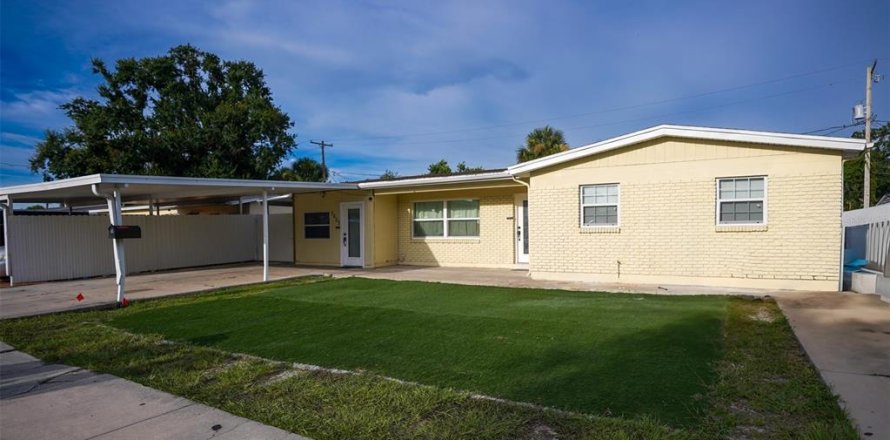 House in Tampa, Florida 4 bedrooms, 125.42 sq.m. № 1831256
