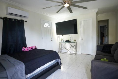 House in Tampa, Florida 4 bedrooms, 125.42 sq.m. № 1831256 - photo 28