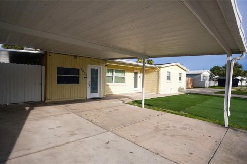 House in Tampa, Florida 4 bedrooms, 125.42 sq.m. № 1831256 - photo 3