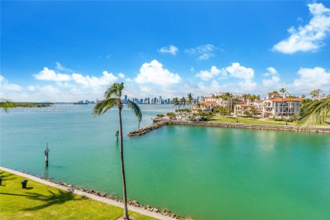 Condo in Miami Beach, Florida, 3 bedrooms  № 1868245 - photo 1