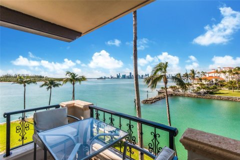 Condo in Miami Beach, Florida, 3 bedrooms  № 1868245 - photo 15