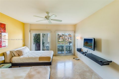Condo in Miami Beach, Florida, 3 bedrooms  № 1868245 - photo 14