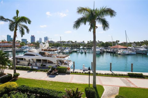 Condo in Miami Beach, Florida, 3 bedrooms  № 1868245 - photo 16