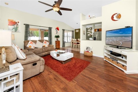 House in New Port Richey, Florida 4 bedrooms, 151.9 sq.m. № 1787710 - photo 3