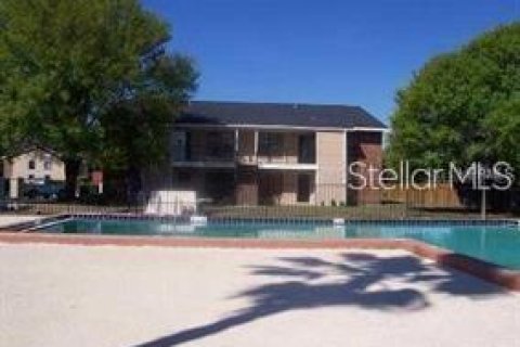 Condo in Land O' Lakes, Florida, 2 bedrooms № 2220282 - photo 2