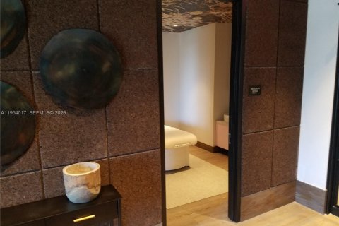 Condominio en venta en Miami, Florida, 1 dormitorio, 55.09 m2 № 2008272 - foto 13