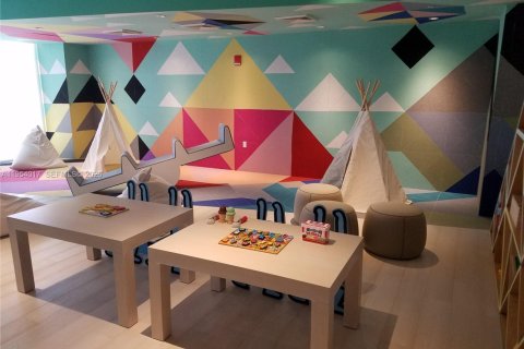 Condominio en venta en Miami, Florida, 1 dormitorio, 55.09 m2 № 2008272 - foto 16