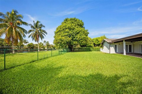 House in Miami, Florida 3 bedrooms, 202.53 sq.m. № 1950215 - photo 20