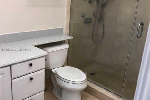 House in Miami, Florida 3 bedrooms, 202.53 sq.m. № 1950215 - photo 13