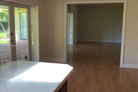 House in Miami, Florida 3 bedrooms, 202.53 sq.m. № 1950215 - photo 11