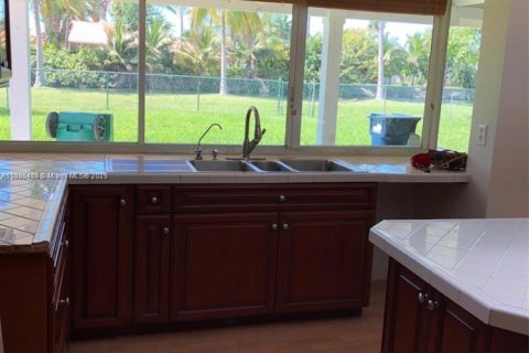 House in Miami, Florida 3 bedrooms, 202.53 sq.m. № 1950215 - photo 3